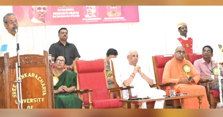 കാലടി ശ്രീശങ്കരാചാര്യ സംസ്‌കൃത സര്‍വകലാശാലയില്‍ നടന്ന ശ്രീശങ്കരജയന്തി സമ്മേളനത്തില്‍ എഴുത്തുകാരന്‍ സി. രാധാകൃഷ്ണന്‍ സംസാരിക്കുന്നു