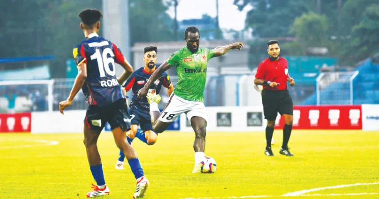 ഗോകുലം കേരള-ഡിഎച്ച്എഫ്‌സി പോരാട്ടത്തില്‍ നിന്ന്‌