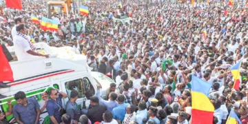 പരസ്യ പ്രചരണത്തിന്റെ അവസാന ദിനമായ ഇന്നലെ തമിഴ്‌നാട്ടിലെ സേലം ജില്ലയില്‍ നടന്ന പൊതുയോഗത്തില്‍
എഐഎഡിഎംകെ ജനറല്‍ സെക്രട്ടറി എടപ്പാടി പളനിസ്വാമി സംസാരിക്കുന്നു