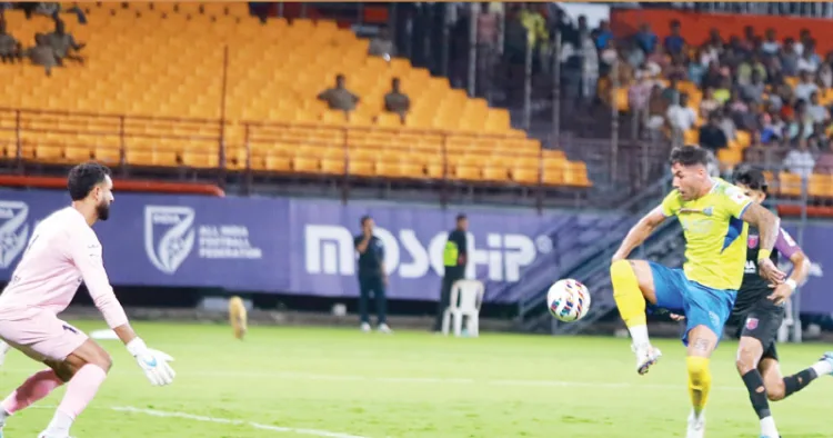 കേരള ബ്ലാസ്റ്റേഴ്‌സ് താരം വിക്ടര്‍ ബൊര്‍ത്തേമു ഗോള്‍ നേടുന്നു