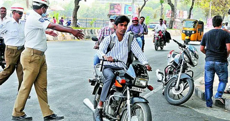 ഹെൽമെറ്റില്ലാത്തവർക്ക് 250 രൂപ മതി; ട്രാഫിക് പിഴകളിൽ ഇളവുമായി എംവിഡി