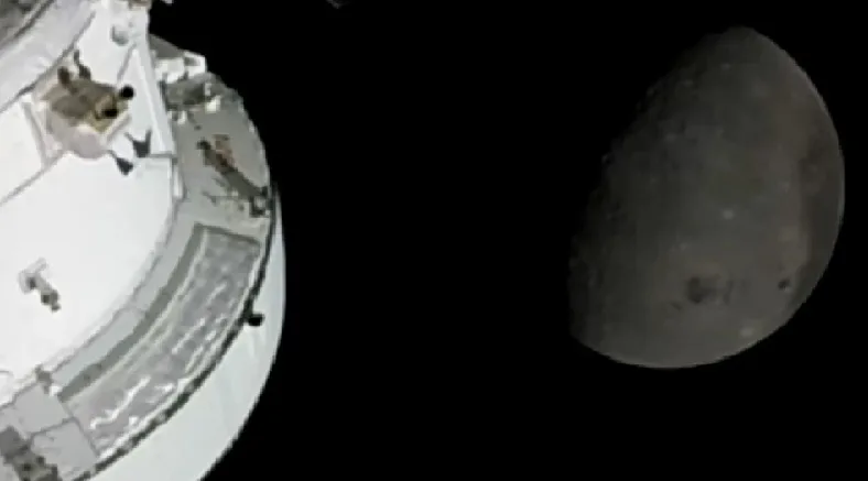 ആർട്ടെമിസ് 2 സംഘത്തിന്റെ ചരിത്ര നേട്ടം: ചന്ദ്രനെ ചുറ്റി ഒറയോണ്, 54 വർഷത്തിന് ശേഷം മനുഷ്യൻ ചന്ദ്രന്റെ മറുപുറം കണ്ടു