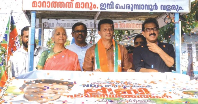 പെരുമ്പാവൂര് നിയോജക മണ്ഡലത്തിലെ എന്ഡിഎ സ്ഥാനാര്ത്ഥി ജിബി പാത്തിക്കലിന്റെ തെരഞ്ഞെടുപ്പ് പ്രചരണാര്ത്ഥം സംഘടിപ്പിച്ച റോഡ് ഷോയില് കേന്ദ്ര ധനമന്ത്രി നിര്മലാ സീതാരാമന്. ജിബി പാത്തിക്കല്, സാബു. എം. ജേക്കബ്ബ് തുടങ്ങിയവര് സമീപം