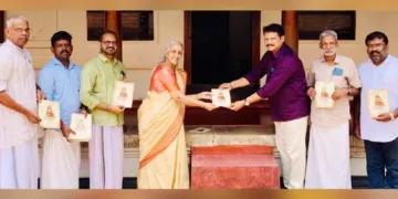 ആദിശങ്കര ജയന്തി ദേശീയ സെമിനാര്‍ ബ്രോഷര്‍ ചിന്മയാ ഇന്റര്‍നാഷണല്‍ ഫൗണ്ടേഷന്‍ ശോധ് സംസ്ഥാന്‍
ചെയര്‍പേഴ്‌സണ്‍ പ്രൊഫ. ഗൗരി മഹുലിക്കറും ജന്മഭൂമി ഡെപ്യൂട്ടി ജനറല്‍ മനേജര്‍ കെ.എം. ശ്രീദാസും ചേര്‍ന്ന് പ്രകാശനം ചെയ്യുന്നു. ഡോ. പി.എന്‍. സുദര്‍ശനന്‍, അസി. പ്രൊഫ. ഡോ. ജി. രാജശേഖര റെഡ്ഡി, എന്‍.എസ്. ബാബു,
കെ.കെ. മനോജ്, സി.എന്‍. ഉണ്ണികൃഷ്ണന്‍ സമീപം