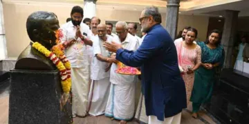 ബിജെപി സംസ്ഥാന ഓഫീസായ മാരാർജി ഭവനിൽ നടന്ന അനുസ്മരണ ചടങ്ങിൽ കെ.ജി.മാരാരുടെ പ്രതിമയിൽ സംസ്ഥാന അധ്യക്ഷൻ രാജീവ് ചന്ദ്രശേഖർ പുഷ്പാർച്ചന നടത്തുന്നു.