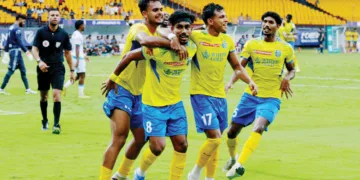 ഗോള്‍ നേട്ടം ആഘോഷിക്കുന്ന ബ്ലാസ്‌റ്റേഴ്‌സ് താരങ്ങള്‍