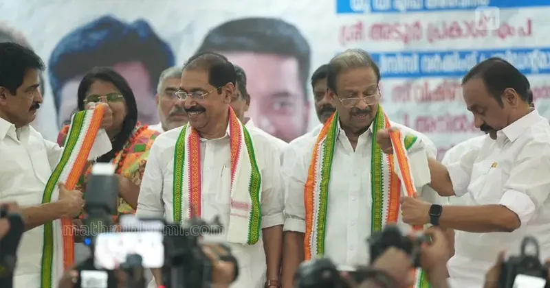 കോണ്‍ഗ്രസില്‍ നേതൃസ്ഥാനത്തിനായി അടിപിടി; സതീശനുവേണ്ടി ആലുവായിലും ഫ്ലക്സ് ബോര്‍ഡ്