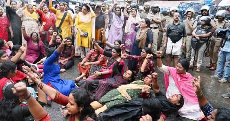 ബിജെപിയുടെ വട്ടിയൂർക്കാവ് പോലീസ് സ്റ്റേഷൻ മാർച്ച്; ആർ ശ്രീലേഖയെയും ആശാനാഥിനെയും പ്രതിചേർത്ത് പോലീസ്