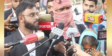 വൈറല്‍ പെണ്‍കുട്ടിയുടെ മാതാപിതാക്കള്‍ മാധ്യമങ്ങളോട് സംസാരിക്കുന്നു