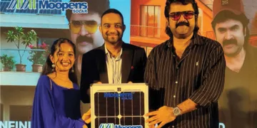 മൂപ്പന്സ് സോളാറിന്റെ പുതിയ ബ്രാന്ഡ് അംബാസിഡറായി നടന് അനൂപ് മേനോനെ അവതരിപ്പിച്ച ചടങ്ങില് നിന്ന്. മൂപ്പന്സ് സിഇഒ മുഹമ്മദ് ഫയാസ്, ബാലതാരം ദേവന്ദ എന്നിവര് സമീപം.