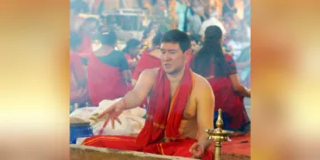 അയുത ചണ്ഡികാ മഹായാഗത്തോടനുബന്ധിച്ച്
നടക്കുന്ന ചണ്ഡികാഹോമത്തില്‍ ഖസാക്കിസ്ഥാന്‍ സ്വദേശിയായ നാസര്‍ പങ്കുചേര്‍ന്നപ്പോള്‍