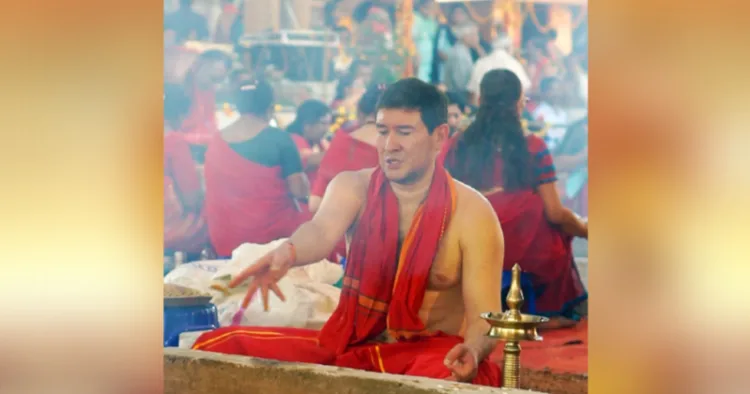 അയുത ചണ്ഡികാ മഹായാഗത്തോടനുബന്ധിച്ച്
നടക്കുന്ന ചണ്ഡികാഹോമത്തില്‍ ഖസാക്കിസ്ഥാന്‍ സ്വദേശിയായ നാസര്‍ പങ്കുചേര്‍ന്നപ്പോള്‍