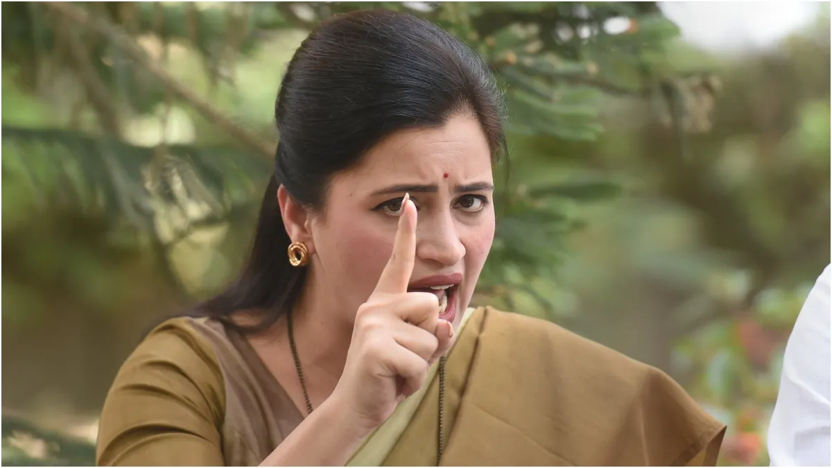 യോഗി ബാബ ഒരു പോലീസുകാരന്റെ രൂപത്തിൽ വരണം , ഒരു വാദം കേൾക്കലും വേണ്ട, പ്രതിയെ നേരിട്ട് എൻകൗണ്ടർ ചെയ്യണം: അമരാവതി വിഷയത്തിൽ പൊട്ടിത്തെറിച്ച് നവനീത് റാണ