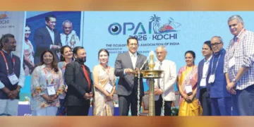 ഒകുലോപ്ലാസ്റ്റിക് അസോസിയേഷന്‍ ഓഫ് ഇന്ത്യയുടെ വാര്‍ഷിക സമ്മേളനം ഹൈക്കോടതി ജഡ്ജി ജസ്റ്റിസ് ബച്ചു കുര്യന്‍ തോമസ് ഉദ്ഘാടനം ചെയ്യുന്നു. ഡോ. പ്രവീണ്‍ കുമാര്‍ മോങ്ങ്‌ഗ്രേ, ഡോ. സാവരി ദേശായി, ഡോ. അനിത സേത്തി, ഡോ. രമണ്‍ മിത്തല്‍, ഡോ. കസ്തൂരി ഭട്ടാചാര്‍ജി, ഡോ. രാജീവ് സുകുമാരന്‍, ഓര്‍ഗനൈസിങ് സെക്രട്ടറി ഡോ. മരിയന്‍ പോളി, ഡോ. സന്തോഷ് ജി. ഹോണവര്‍, ഡോ. എ. ഗിരിധര്‍, ഓര്‍ഗനൈസിങ് ചെയര്‍മാന്‍ ഡോ. എസ്.ജെ. സായികുമാര്‍ എന്നിവര്‍ സമീപം