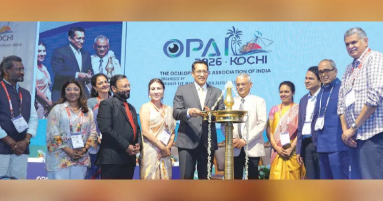 ഒകുലോപ്ലാസ്റ്റിക് അസോസിയേഷന്‍ ഓഫ് ഇന്ത്യയുടെ വാര്‍ഷിക സമ്മേളനം ഹൈക്കോടതി ജഡ്ജി ജസ്റ്റിസ് ബച്ചു കുര്യന്‍ തോമസ് ഉദ്ഘാടനം ചെയ്യുന്നു. ഡോ. പ്രവീണ്‍ കുമാര്‍ മോങ്ങ്‌ഗ്രേ, ഡോ. സാവരി ദേശായി, ഡോ. അനിത സേത്തി, ഡോ. രമണ്‍ മിത്തല്‍, ഡോ. കസ്തൂരി ഭട്ടാചാര്‍ജി, ഡോ. രാജീവ് സുകുമാരന്‍, ഓര്‍ഗനൈസിങ് സെക്രട്ടറി ഡോ. മരിയന്‍ പോളി, ഡോ. സന്തോഷ് ജി. ഹോണവര്‍, ഡോ. എ. ഗിരിധര്‍, ഓര്‍ഗനൈസിങ് ചെയര്‍മാന്‍ ഡോ. എസ്.ജെ. സായികുമാര്‍ എന്നിവര്‍ സമീപം