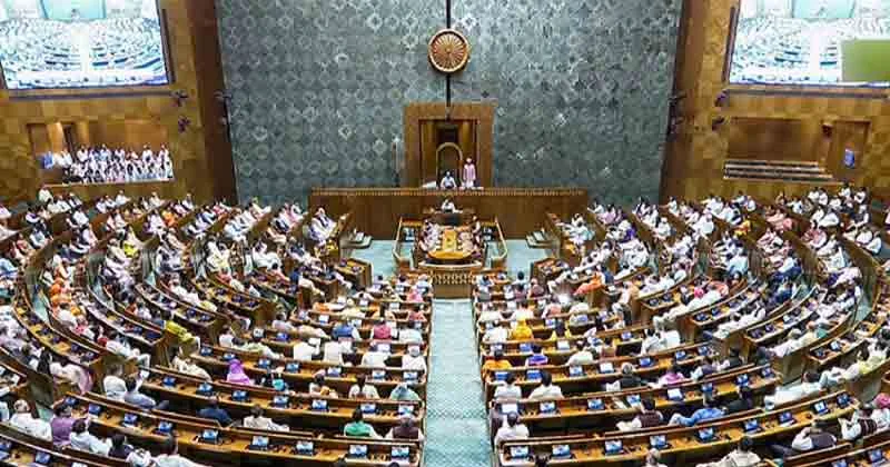 പൊതുപരീക്ഷാ ഭേദഗതി ബിൽ ലോക് സഭയിൽ അവതരിപ്പിച്ച് കേന്ദ്രം; നടുത്തളത്തിലിറങ്ങി പ്രതിഷേധിച്ച് പ്രതിപക്ഷം