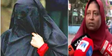 പര്‍ദ്ദ ധരിച്ചുവന്ന് കള്ളവോട്ട് ചെയ്തയാള്‍ (ഇടത്ത്) തന്‍റെ മകള്‍ ഖദീജാ ബിവിയ്ക്ക് വോട്ട് ചെയ്യാന്‍ കഴിയാത്തതിനാല്‍ ദുഖിച്ച് നില്‍ക്കുന്ന ഉമ്മ സമീറാ ബീവി (വലത്ത്)