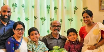 എന്‍. രാമചന്ദ്രന്‍ കുടുംബത്തോടൊപ്പം (ഫയല്‍)