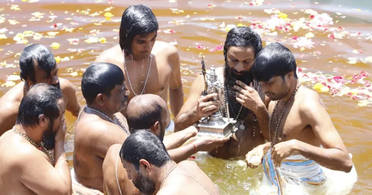 ശബരിമലയിലെ പൈങ്കുനി ഉത്രം മഹോത്സവത്തിന് സമാപനം കുറിച്ച് അയ്യപ്പ ഭഗവാന്‍ പമ്പയില്‍ ആറാടുന്നു