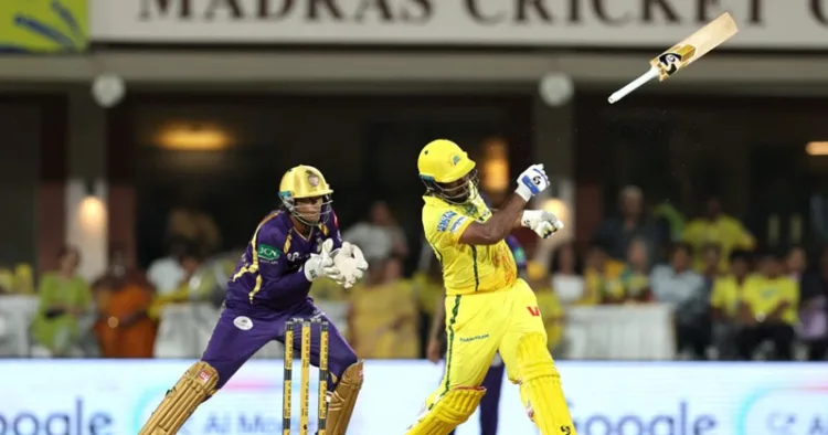 കൊല്‍ക്കത്തയ്‌ക്കെതിരായ മത്സരത്തില്‍ ബാറ്റിങ്ങിനിടെ ചെന്നൈ താരം സഞ്ജു സാംസണിന്റെ കൈയില്‍ നിന്നും ബാറ്റ് തെറിച്ചുപോയപ്പോള്‍