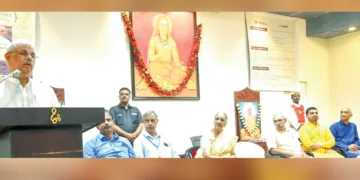 പിറവം വെളിയനാട് ചിന്മയ ആദിശങ്കര നിലയത്തില്‍ ജന്മഭൂമിയും ചിന്മയ ഇന്റര്‍നാഷണല്‍ ശോധ് സന്‍സ്ഥാനും ചേര്‍ന്ന്
സംഘടിപ്പിച്ച ആദിശങ്കരജയന്തി സെമിനാര്‍ സമാപന സഭ ഗവര്‍ണര്‍ രാജേന്ദ്ര വിശ്വനാഥ് ആര്‍ലേക്കര്‍ ഉദ്ഘാടനം ചെയ്യുന്നു. ജന്മഭൂമി ജനറല്‍ മാനേജര്‍ കെ.ബി. ശ്രീകുമാര്‍, എഡിറ്റര്‍ കെ.എന്‍.ആര്‍. നമ്പൂതിരി, ചിന്മയ ഇന്റര്‍ നാഷണല്‍ ഫൗണ്ടേഷന്‍ ശോധ് സന്‍സ്ഥാന്‍ ചെയര്‍പേഴ്‌സണ്‍ ഗൗരി മഹുലികര്‍, ജന്മഭൂമി എംഡി എം. രാധാകൃഷ്ണന്‍, ബ്രഹ്‌മചാരി വേദ ചൈതന്യ, ചീഫ് സേവക് രാജേഷ് പട്ടേല്‍ സമീപം