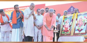 ന്യൂദല്‍ഹി ആദിശങ്കരാചാര്യ സേവാസമിതി സംഘടിപ്പിച്ച ആദിശങ്കരജയന്തി ആഘോഷം - അദ്വൈതശങ്കരം സ്വാമി ഉദിത് ചൈതന്യ ഉദ്ഘാടനം ചെയ്യുന്നു.