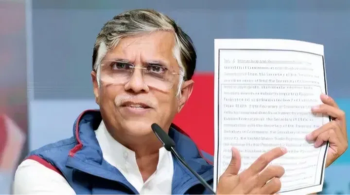 മുഴുവൻ പച്ചക്കള്ളം ; അസം മുഖ്യമന്ത്രിയുടെ ഭാര്യയ്‌ക്കെതിരെ കോൺഗ്രസ് നേതാവ് പവൻ ഖേര കാണിച്ച പാസ്‌പോർട്ടുകൾ വ്യാജമാണെന്ന് വിദേശകാര്യ മന്ത്രാലയം