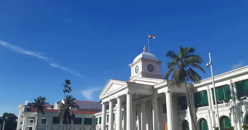 ഇന്ന് അവസാന ദിനം; ഓഫീസുകള്‍ ഒഴിഞ്ഞ് മന്ത്രിമാര്‍