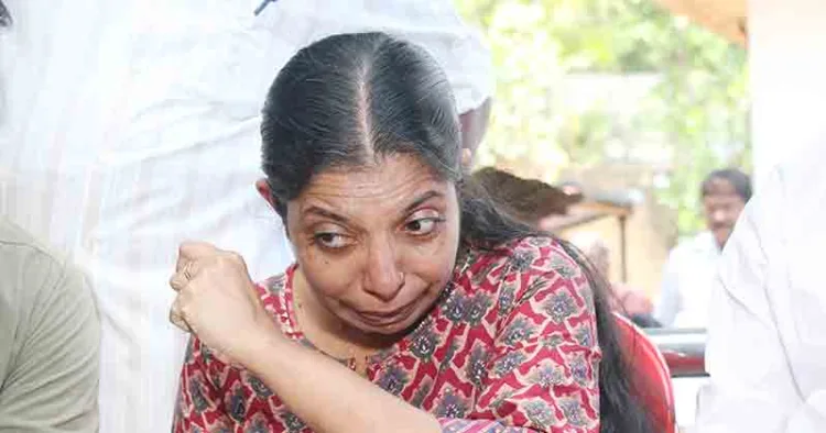 പൂക്കോട് വെറ്റിറിനറി കോളജില്‍ റാഗിങ്ങിനിടെ മരിച്ച സിദ്ധാര്‍ത്ഥന്റെ അമ്മ ഷീബ നിതിന്‍ രാജിന്റെ വീട്ടില്‍ അച്ഛനമ്മമാരെ
ആശ്വസിപ്പിക്കുവാന്‍ എത്തിയപ്പോള്‍