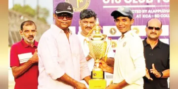 സുരേഷ് കുമാര്‍ സ്മാരക അണ്ടര്‍ 16 ടൂര്‍ണമെന്റ് ജേതാക്കള്‍ക്കുള്ള കിരീടം കെസിഎ അധ്യക്ഷന്‍ അഡ്വ. ശ്രീജിത്ത് വി. നായരില്‍ നിന്നും ട്രിവാണ്‍ഡ്രം ലിറ്റില്‍ മാസ്റ്റേഴ്‌സ് ക്യാപ്റ്റണ്‍ ആരോണ്‍ അലെക്‌സ് ഏറ്റുവാങ്ങുന്നു