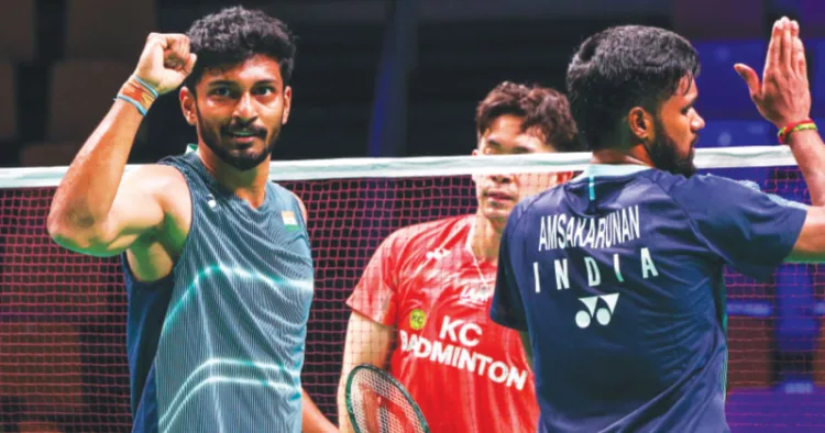 തോമസ് കപ്പ് ബാഡ്മിന്റണില്‍ ഭാരത ഡബിള്‍സ് താരങ്ങളായ എം.ആര്‍. അര്‍ജുനും ഹരിഹരന്‍ അംസകരുണനും പോയിന്റ് നേട്ടത്തില്‍ ആഹ്ലാദം പ്രകടിപ്പിച്ചപ്പോള്‍