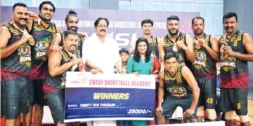 40+ പുരുഷ വിഭാഗം ജേതാക്കളായ കേരള കൊമ്പന്‍സ്‌