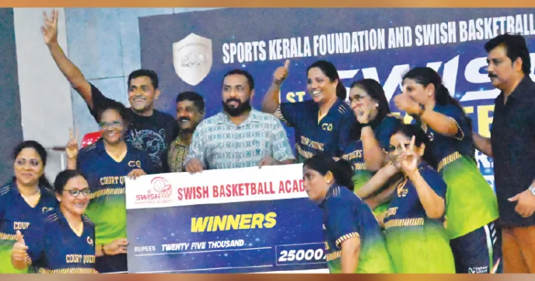 സ്വിഷ് മാസ്റ്റേഴ്‌സ് ബാസ്‌കറ്റ്‌ബോളില്‍ 50 പ്ലസ് വിഭാഗത്തില്‍ ജേതാക്കളായ കോര്‍ട്ട് ക്വീന്‍സ് കേരള ടീം
