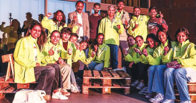 തോമസ് ആന്‍ഡ് ഊബര്‍ കപ്പിനായി ഡെന്‍മാര്‍ക്കിലെ ഹോര്‍സെനിലെത്തിയ ഭാരത ബാഡ്മിന്റണ്‍ ടീം അംഗങ്ങള്‍