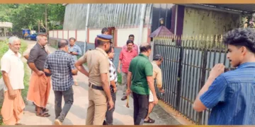 കോടതിയില് നിന്നെത്തിയ ആമീന്റെ നേതൃത്വത്തില് തൊണ്ടിക്കുഴ ശ്രീഅമൃതകലശ ശാസ്താക്ഷേത്ര ക്ഷേത്രഭൂമി അളന്ന് തിട്ടപ്പെടുത്തുന്നു