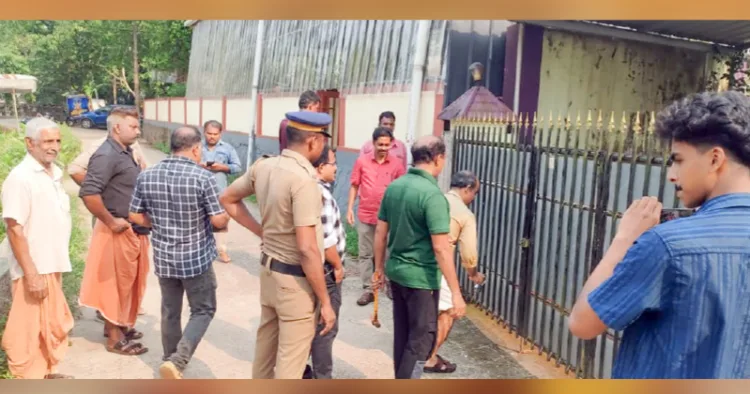 കോടതിയില്‍ നിന്നെത്തിയ ആമീന്റെ നേതൃത്വത്തില്‍ തൊണ്ടിക്കുഴ ശ്രീഅമൃതകലശ ശാസ്താക്ഷേത്ര ക്ഷേത്രഭൂമി അളന്ന് തിട്ടപ്പെടുത്തുന്നു