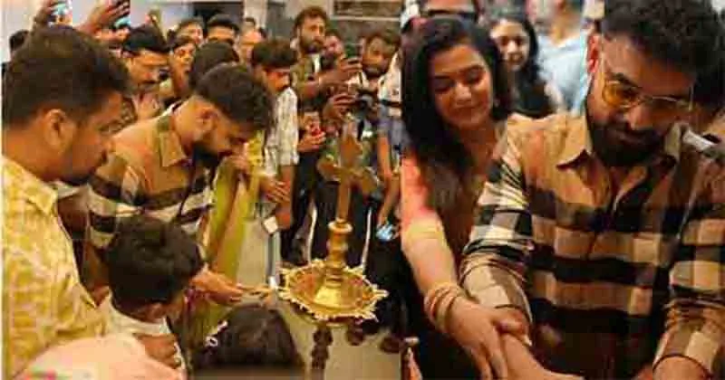 ഇന്ത്യയിൽ  ആദ്യം  ട്രാൻസ്പെരന്റ് എൽഇഡി സ്ക്രീൻ കേരളത്തിൽ; പുത്തൻ ദൃശ്യാനുഭവം ഒരുക്കി മാജിക് ഫ്രെയിംസ്