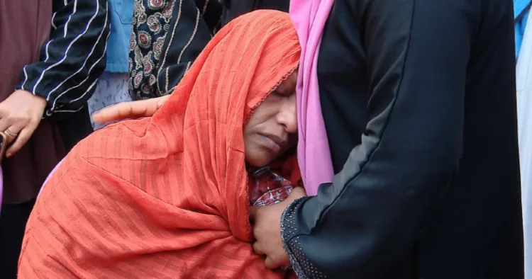 തളര്‍ന്നുപോയി... വാല്‍പ്പാറ ദുരന്തത്തില്‍ മരിച്ചവരുടെ മൃതദേഹങ്ങള്‍ പൊതുദര്‍ശനത്തിന് വെച്ചപ്പോള്‍ ദുഃഖം
താങ്ങാനാവാതെ തളര്‍ന്നുപോയവര്‍