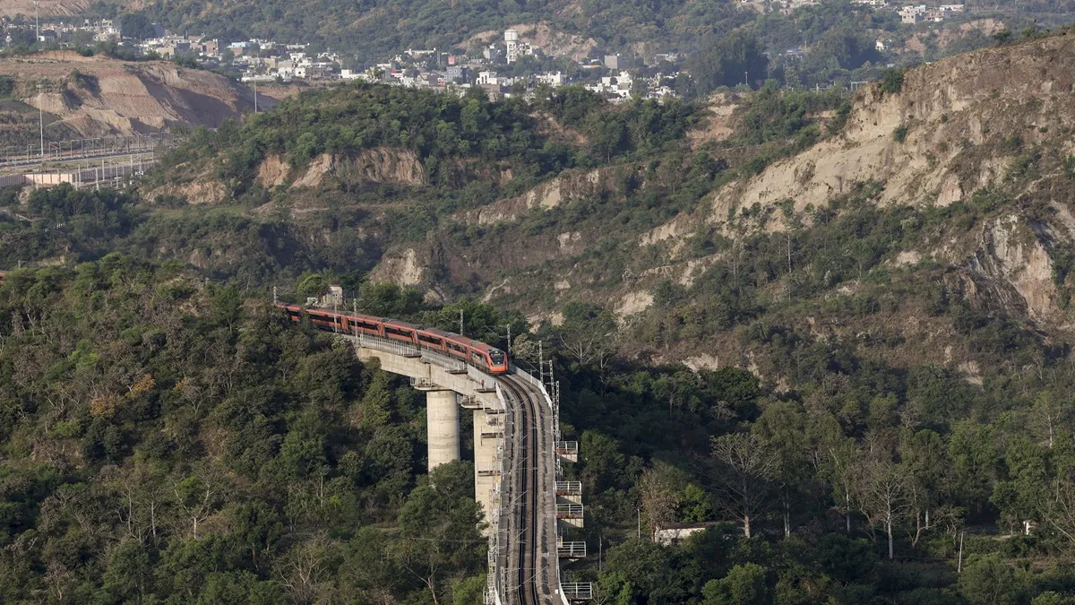 കശ്മീരിലേക്ക് യാത്ര ചെയ്യുന്നവർക്ക് സന്തോഷവാർത്ത, വന്ദേ ഭാരത് എക്സ്പ്രസ് ഇന്ന് മുതൽ : 9 മണിക്കൂർ യാത്ര 5 മണിക്കൂറിനുള്ളിൽ പൂർത്തിയാക്കും