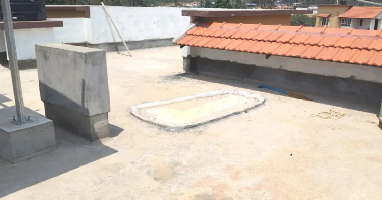 ടൗണ്‍ഷിപ്പിലെ വീടുകളില്‍ വിള്ളല്‍ കണ്ടെതിനെ തുടര്‍ന്ന് ലീക്ക് പ്രൂഫ് പശ കൊണ്ട് ഒട്ടിച്ച നിലയില്‍