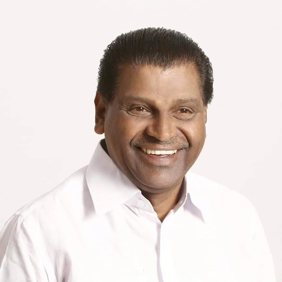 മുഖ്യമന്ത്രി സ്ഥാനത്തേയ്‌ക്ക് തിരുവഞ്ചൂര്‍ രാധാകൃഷ്ണന്‍