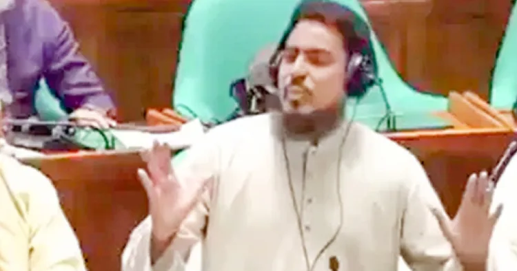 നാഷണല്‍ സിറ്റിസണ്‍ പാര്‍ട്ടി പാര്‍ലമെന്റ് അംഗം അക്തര്‍ ഹൊസൈന്‍ പാര്‍ലമെന്റില്‍ സംസാരിക്കുന്നു