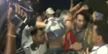 സ്ട്രോംങ് റൂമിന് മുന്നിലേക്ക് ബിജെപി നേതാവ് തപസ് റായ് എത്തുന്നു