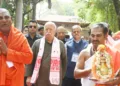 മൈസൂരു ജെഎസ്എസ് മഹാവിദ്യാപീഠത്തിന്റെ സുവര്‍ണജയന്തി പരിപാടിയില്‍ പങ്കെടുക്കാനെത്തിയ ആര്‍എസ്എസ് സര്‍സംഘചാലക് ഡോ. മോഹന്‍ ഭാഗവതിനെ സ്വീകരിച്ചാനയിക്കുന്നു. സുട്ടൂര്‍ മഠാധിപതി ജഗത്ഗുരു ശ്രീ ശിവരാത്രി ദേശികേന്ദ്ര മഹാസ്വാമിജി സമീപം