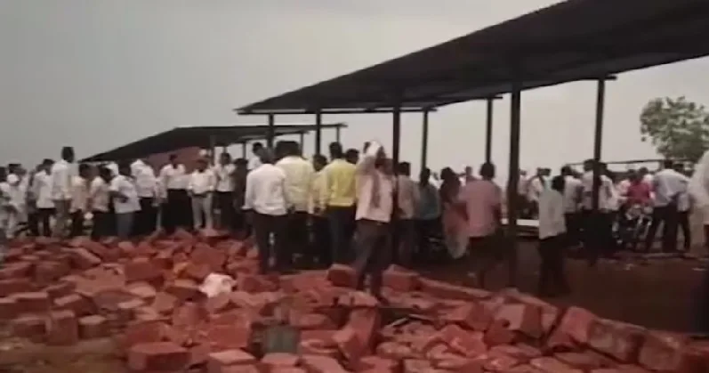 മഹാരാഷ്ട്രയിൽ ക്ഷേത്രമതിൽ തകർന്നു വീണു; കുട്ടികളടക്കം ആറ് ഭക്തർക്ക് ദാരുണാന്ത്യം