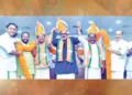 ഇനി നിയമസഭയിലെ ശബ്ദം... നിയമസഭാ തെരഞ്ഞെടുപ്പില്‍ വിജയിച്ച ബിജെപി നേതാക്കളായ വി. മുരളീധരന്‍, രാജീവ് ചന്ദ്രശേഖര്‍, ബി.ബി. ഗോപകുമാര്‍ എന്നിവര്‍ക്ക് തിരുവനന്തപുരത്ത് മാരാര്‍ജി ഭവനില്‍ നല്‍കിയ സ്വീകരണത്തില്‍ ഹാരമണിയിച്ചപ്പോള്‍. എ.എന്‍. രാധാകൃഷ്ണന്‍, അനൂപ് ആന്റണി, കരമന ജയന്‍, എസ്. സുരേഷ്, എം.പി. അഞ്ജന, എം.ടി. രമേശ്, പി.കെ. കൃഷ്ണദാസ്, ജെ.ആര്‍. പത്മകുമാര്‍ സമീപം