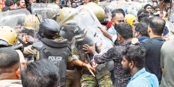 സുരക്ഷാ സേനയെ സിപിഎമ്മുകാര്‍ ആക്രമിക്കുന്നു