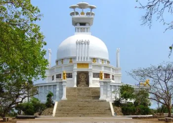 ദൗളി കുന്നിലെ ശാന്തി സ്തൂപം
