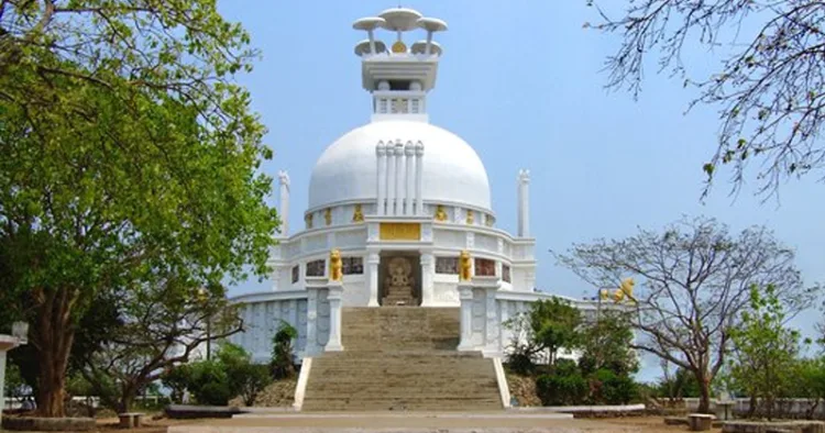 ദൗളി കുന്നിലെ ശാന്തി സ്തൂപം