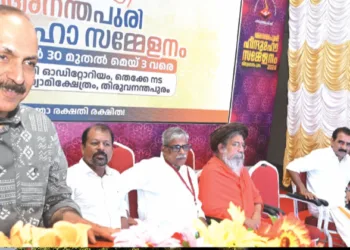 അനന്തപുരി ഹിന്ദുമഹാസമ്മേളനം ജസ്റ്റിസ് എന്‍. നഗരേഷ് ഉദ്ഘാടനം ചെയുന്നു കെ. പി. സാജു, എം. ഗോപാല്‍, ശ്രീശക്തി ശാന്താനന്ദ മഹര്‍ഷി, അഡ്വ. ബി. ഗോപാലകൃഷ്ണന്‍, പി. അശോക്കുമാര്‍, അഡ്വ. ശാസ്തമംഗലം അജിത്ത് തുടങ്ങിയവര്‍ സമീപം